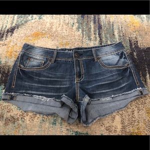 Frayed denim shorts